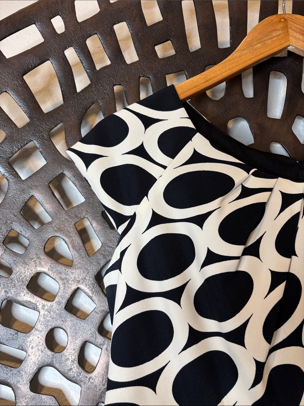 🖤Jessica Howard Black White Sleeveless Circle Print Dress 10P Stretch Midi🖤 - Picture 4 of 13